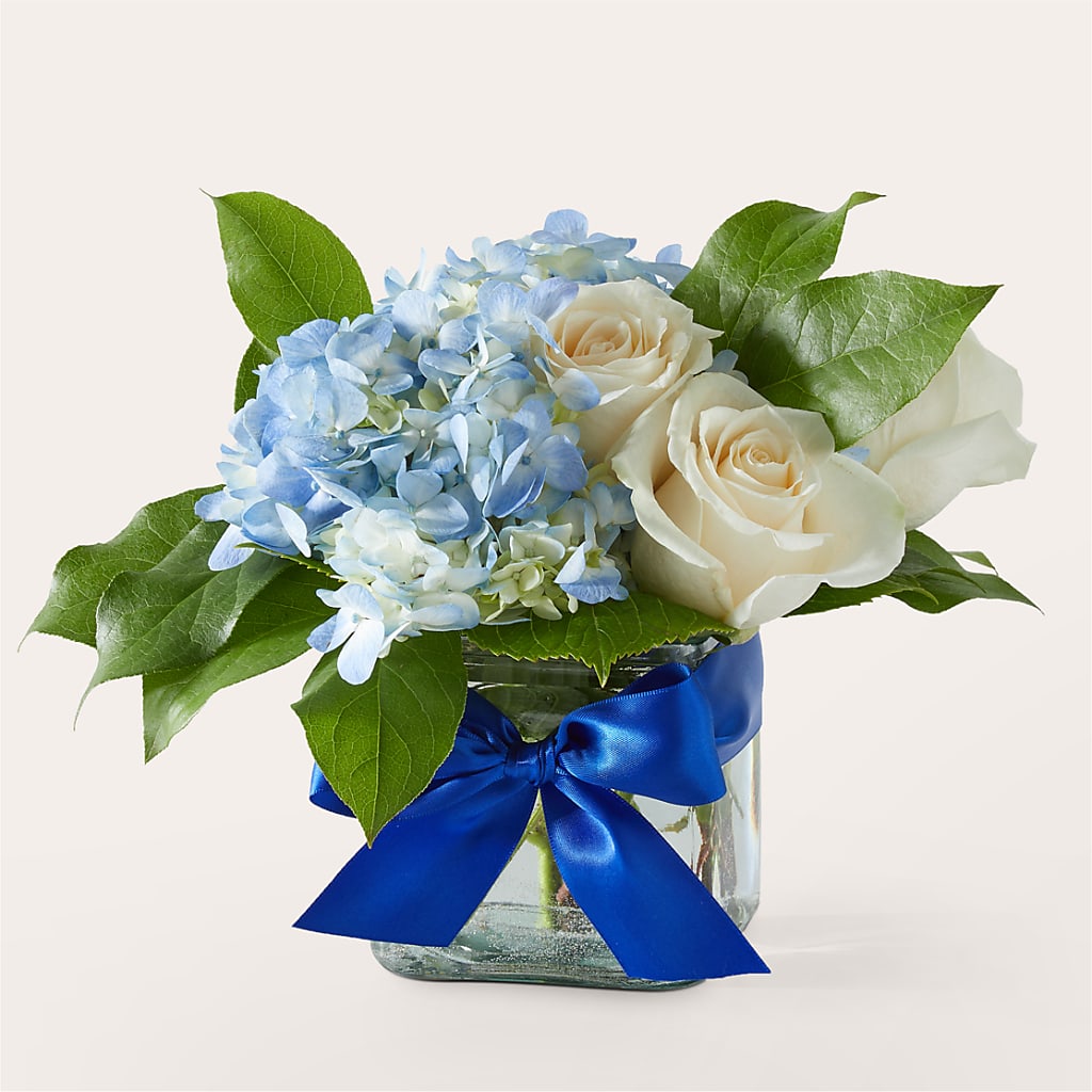 Sky Blue Delight Bouquet – Depot Des Fleurs, Montreal PQ