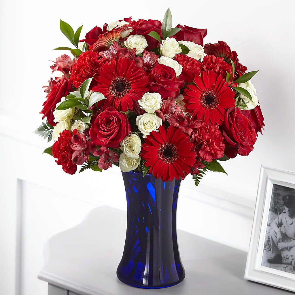 Hearts Embrace Bouquet – Depot Des Fleurs, Montreal PQ