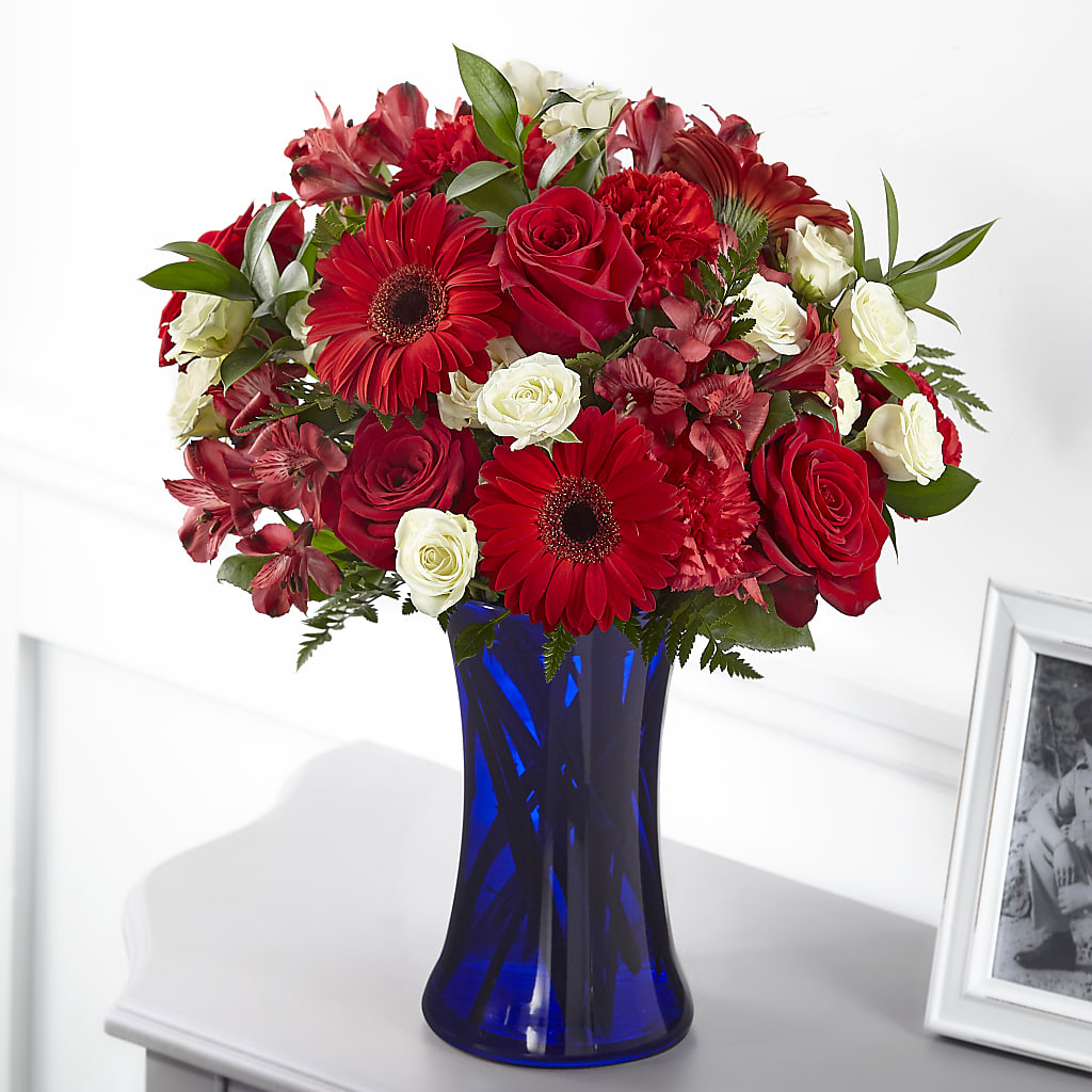 Hearts Embrace Bouquet – Depot Des Fleurs, Montreal PQ