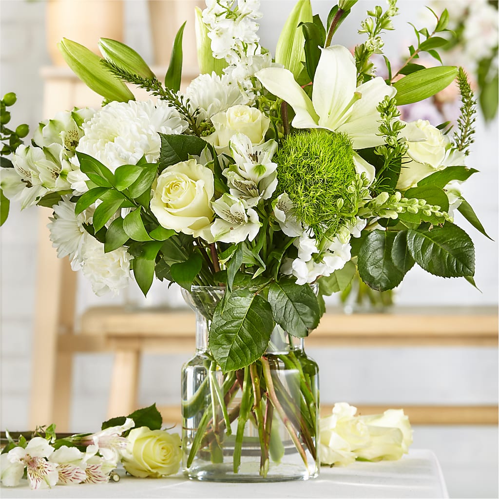 Classic Ivory – A Florist Original – Depot Des Fleurs, Montreal PQ