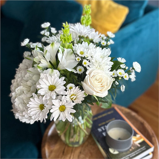 Classic Ivory – A Florist Original – Depot Des Fleurs, Montreal PQ
