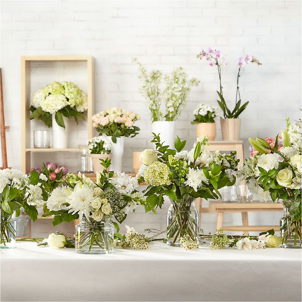 Classic Ivory – A Florist Original – Depot Des Fleurs, Montreal PQ