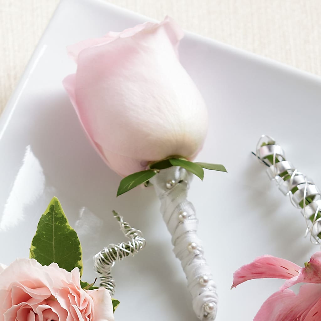Pink Rose Boutonniere – Depot Des Fleurs, Montreal PQ