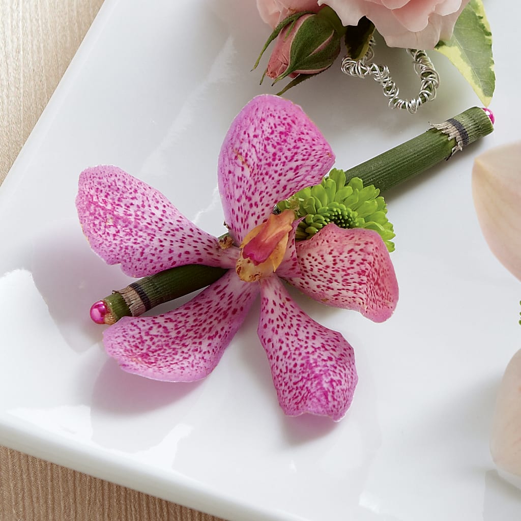 Pink Mokara Boutonniere – Depot Des Fleurs, Montreal PQ