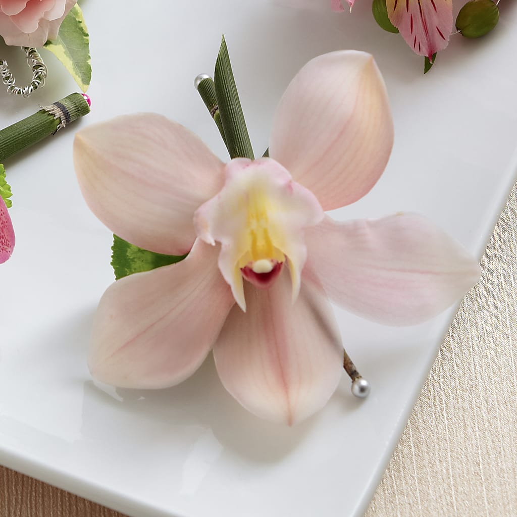 Pink Cymbidium Boutonniere – Depot Des Fleurs, Montreal PQ