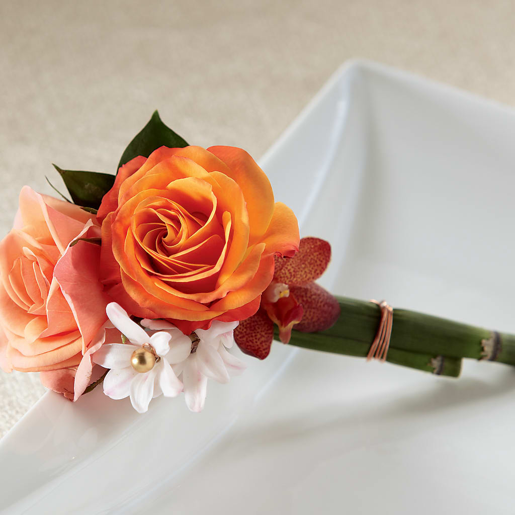 Sunset Dream Boutonniere – Depot Des Fleurs, Montreal PQ