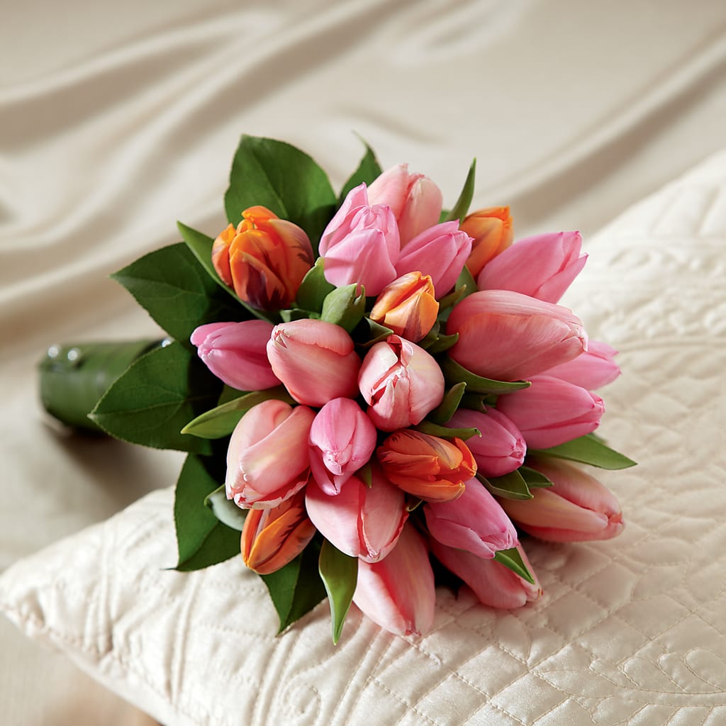 Embraceable Bouquet – Depot Des Fleurs, Montreal PQ