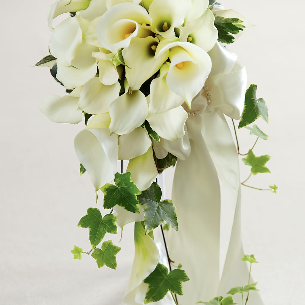 White Chapel Bouquet – Depot Des Fleurs, Montreal PQ