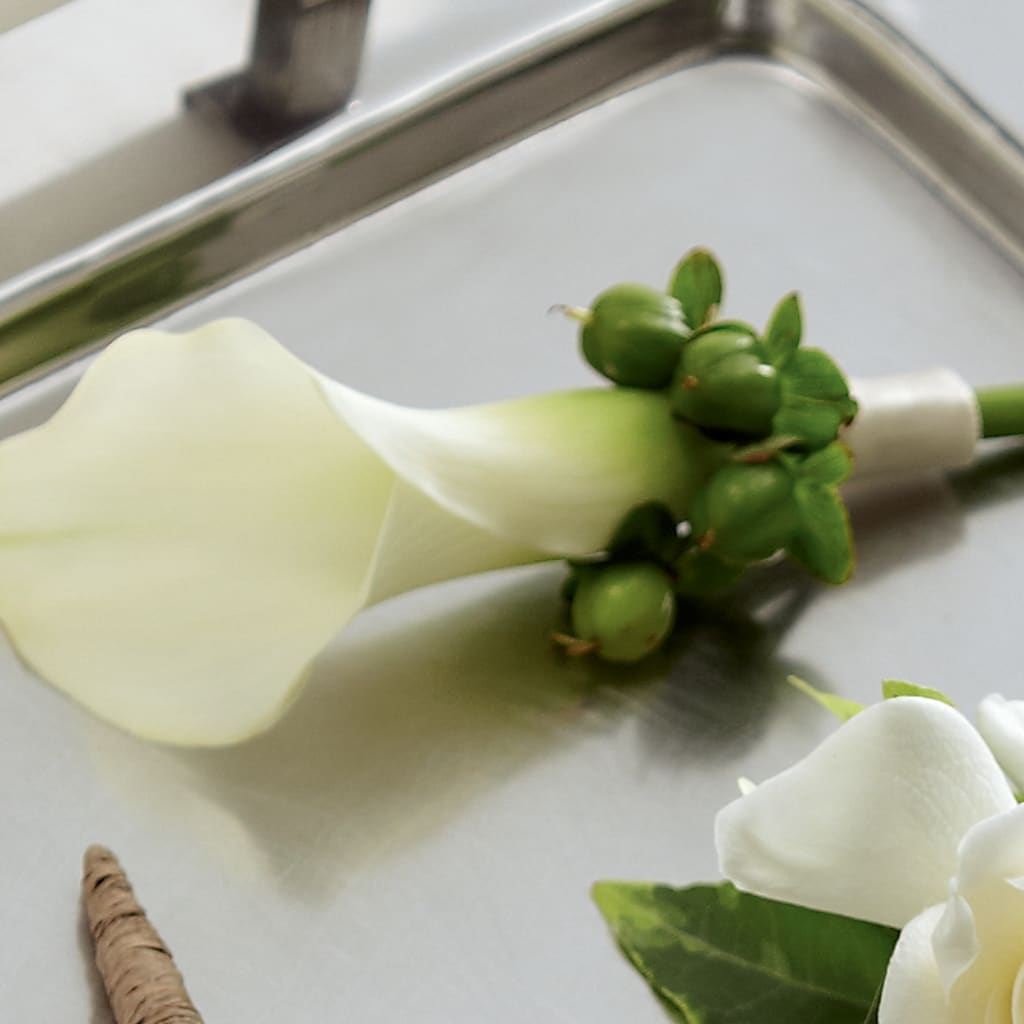 White Calla Boutonniere – Depot Des Fleurs, Montreal PQ