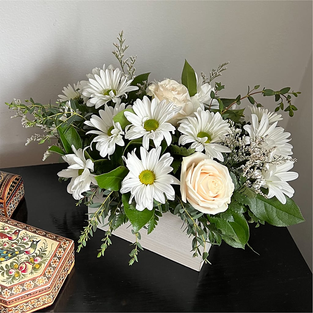Fresh Linen Box Bouquet –  Depot Des Fleurs, Montreal PQ