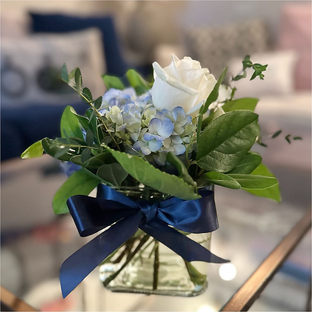 Sky Blue Delight Bouquet –  Depot Des Fleurs, Montreal PQ