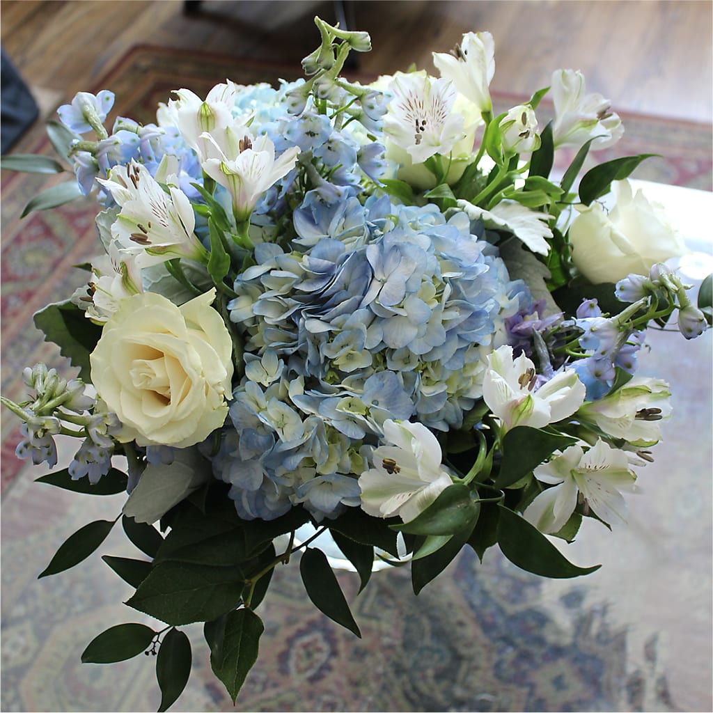 Clear Skies Bouquet –  Depot Des Fleurs, Montreal PQ