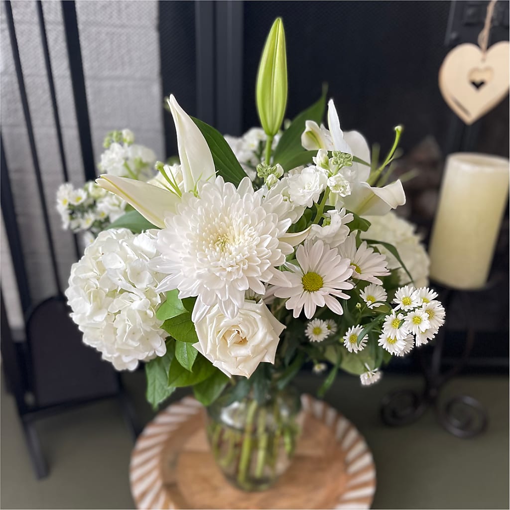 Classic Ivory – A Florist Original –  Depot Des Fleurs, Montreal PQ