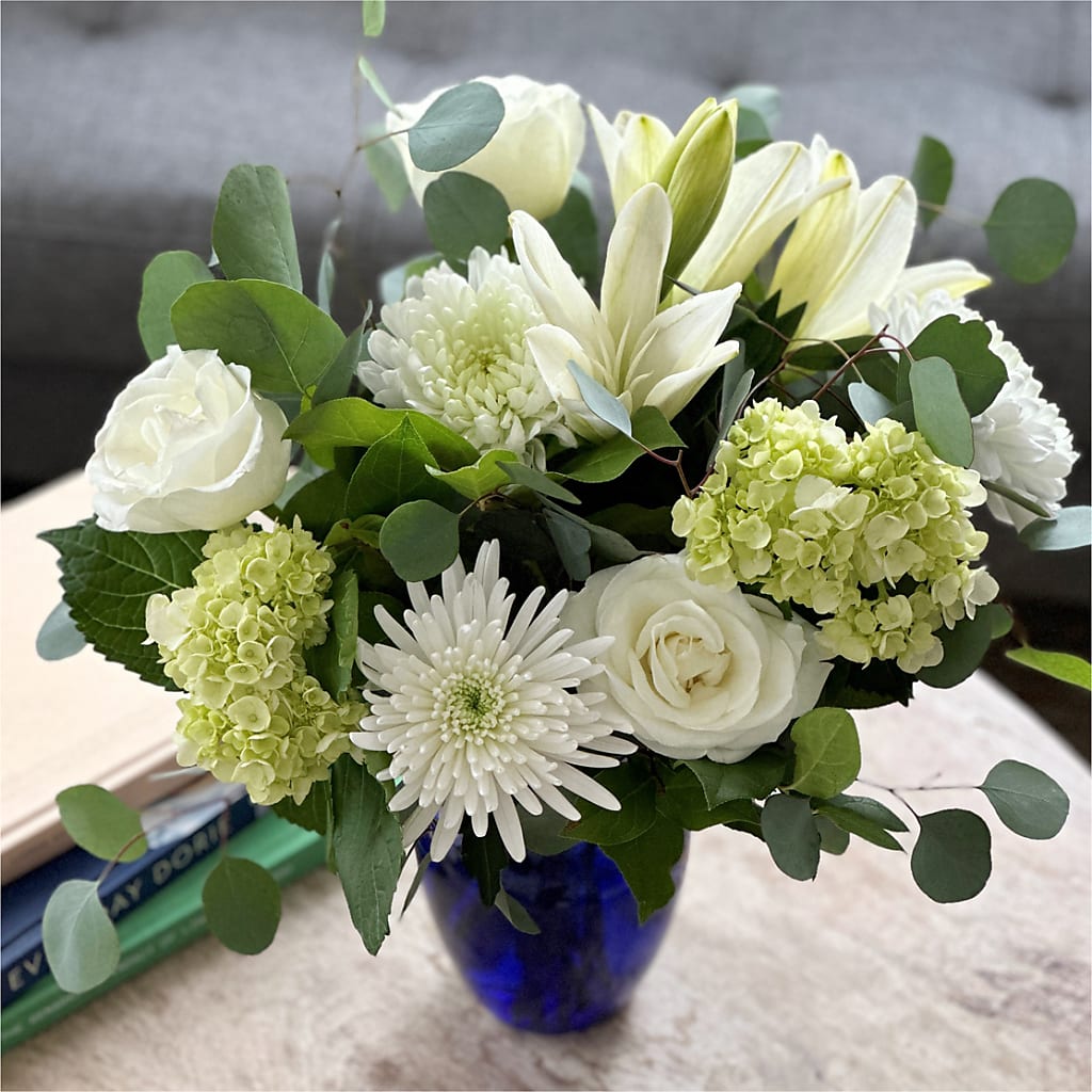 Snowy Dreams Bouquet –  Depot Des Fleurs, Montreal PQ