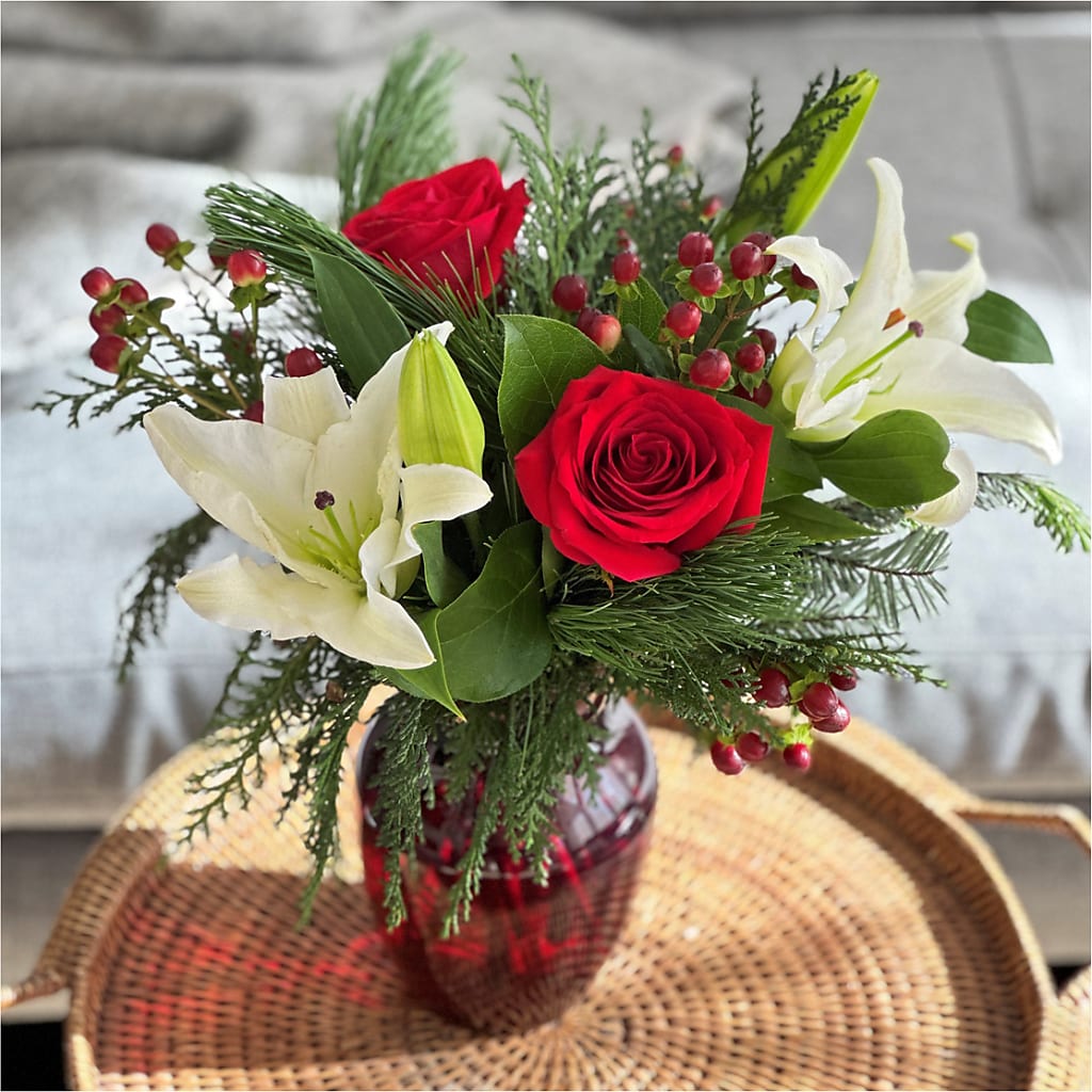 Evergreen Delight Bouquet –  Depot Des Fleurs, Montreal PQ