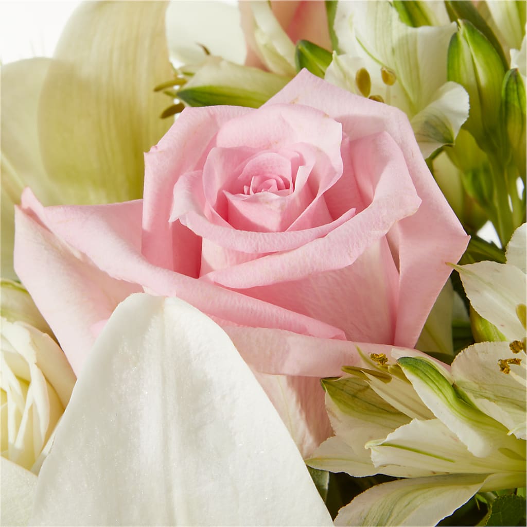 Kindhearted Bouquet –  Depot Des Fleurs, Montreal PQ