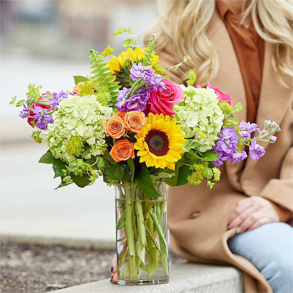 Vibrant Greetings Bouquet –  Depot Des Fleurs, Montreal PQ