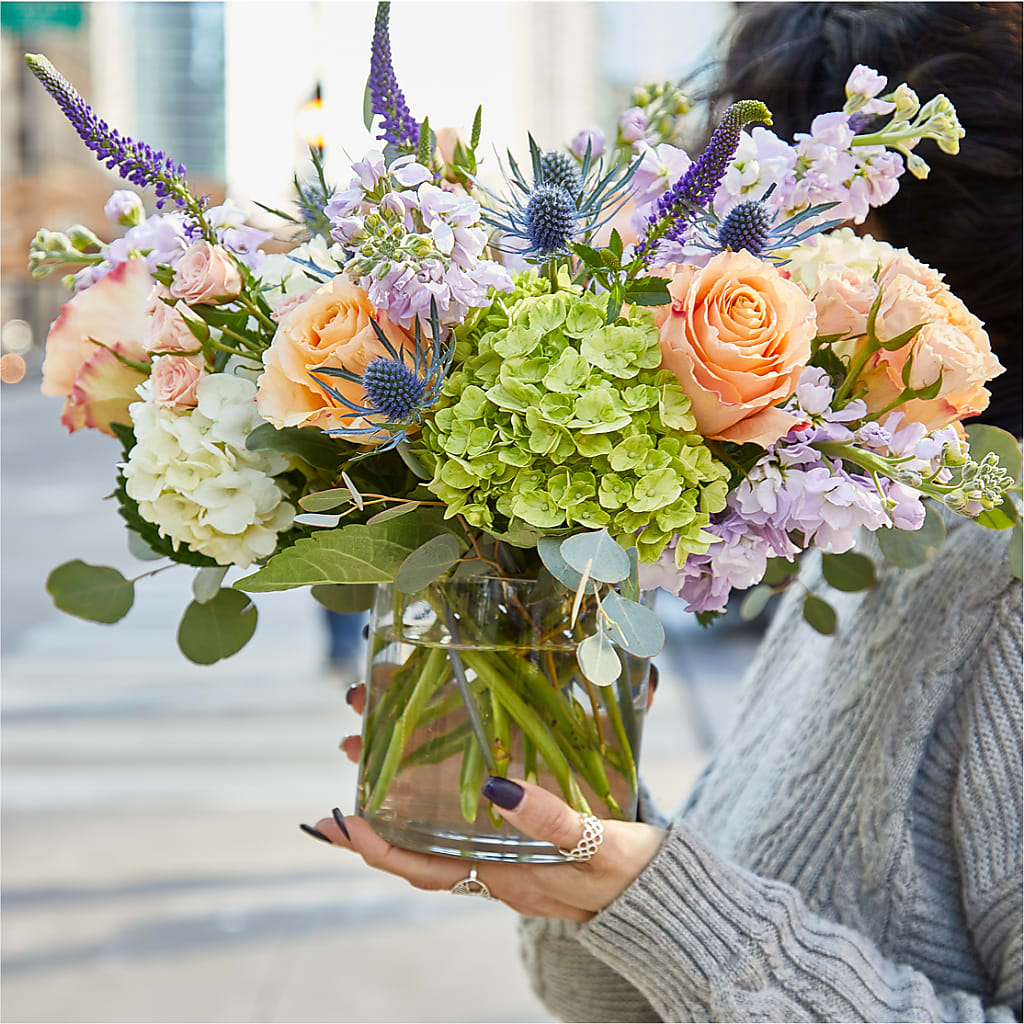 Porch Swing Bouquet –  Depot Des Fleurs, Montreal PQ