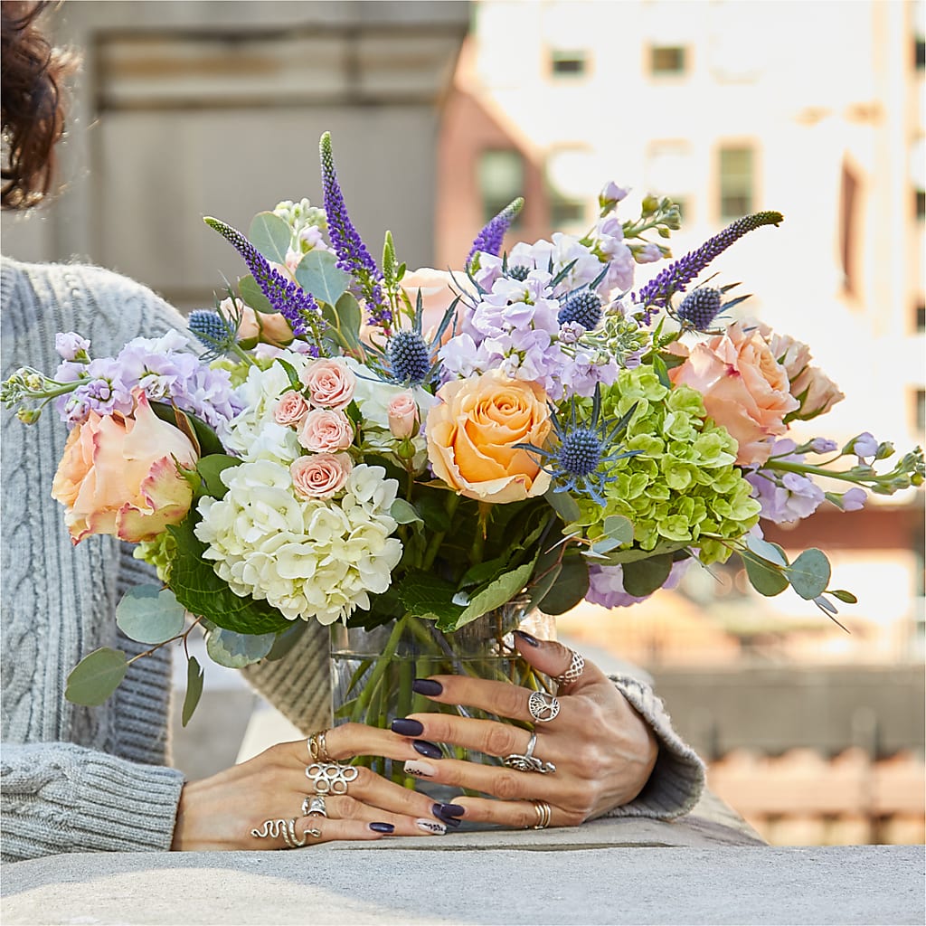 Porch Swing Bouquet –  Depot Des Fleurs, Montreal PQ