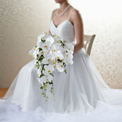 Classic White Bouquet –  Depot Des Fleurs, Montreal PQ