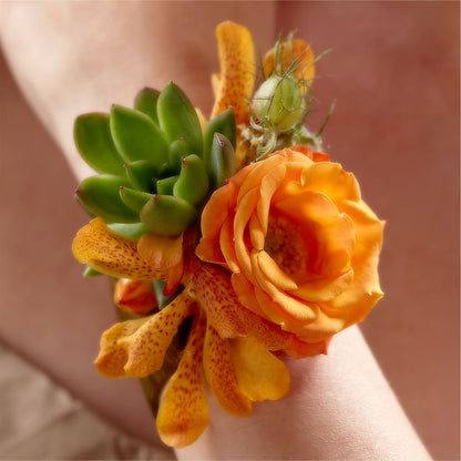 Irresistible Love Wrist Corsage –  Depot Des Fleurs, Montreal PQ